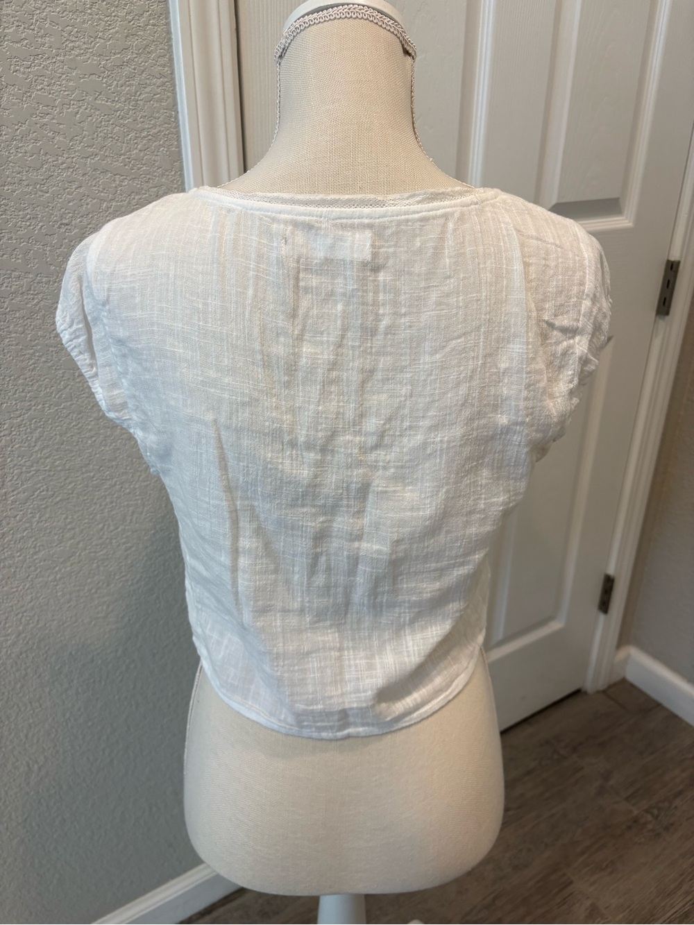 White Embroidered Button-Front Crop Blouse - Picture 2 of 5